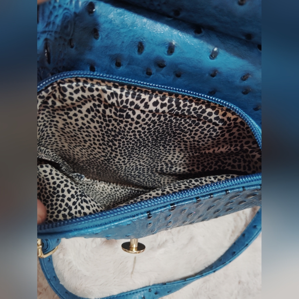 NWOT!! Beautiful Blue, Alligator/Ostrich, Textured Women's Crossbody - Picture 5 of 9